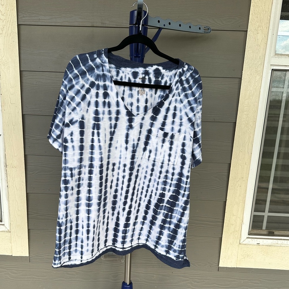 Sonoma blue tie-dyed V-neck T-shirt with pocket size extra large